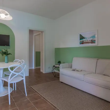 Guesthost - Lezzeno Beautiful View 1&2 Apartman