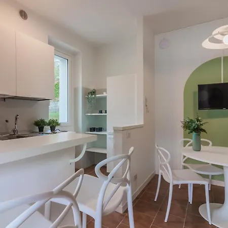 Guesthost - Lezzeno Beautiful View 1&2 Apartman