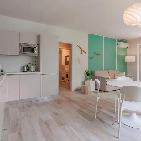 Apartman Guesthost - Lezzeno Beautiful View 1&2 *