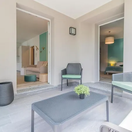 Guesthost - Lezzeno Beautiful View 1&2 *