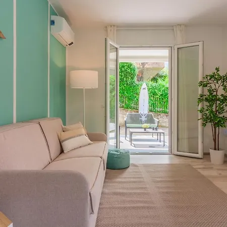 Guesthost - Lezzeno Beautiful View 1&2 Apartman