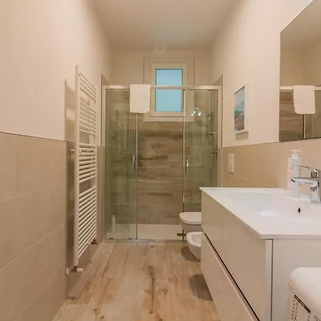 Guesthost - Lezzeno Beautiful View 1&2 Apartman Lezzeno