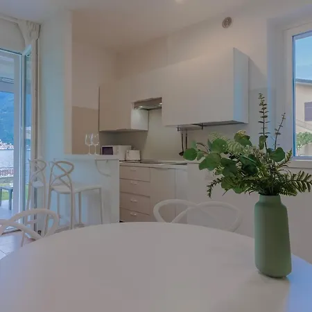 Apartman Guesthost - Lezzeno Beautiful View 1&2