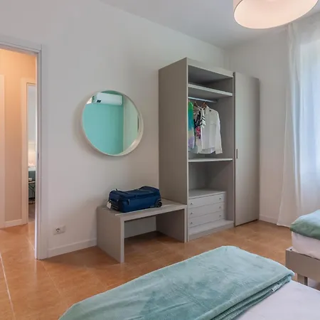 Guesthost - Lezzeno Beautiful View 1&2 Apartman *