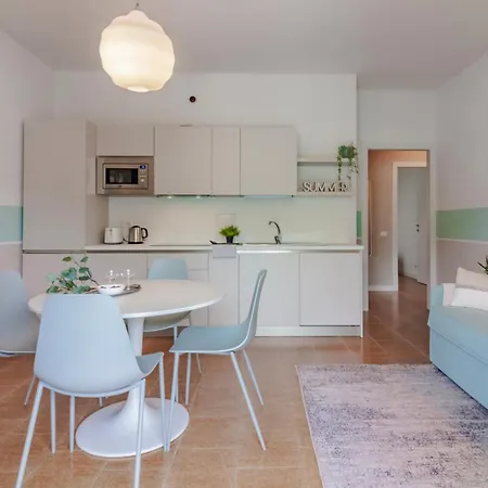 Apartman Guesthost - Lezzeno Beautiful View 1&2