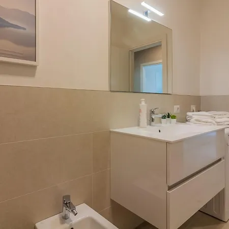 Guesthost - Beautiful View 1&2 *