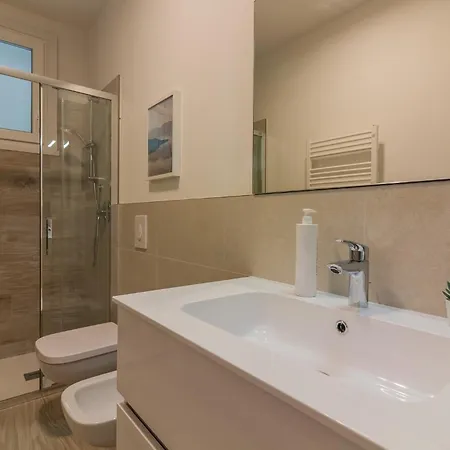 Guesthost - Beautiful View 1&2 לצנו