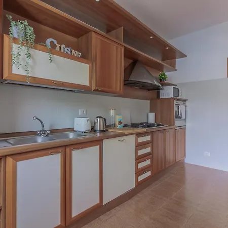 Guesthost - Beautiful View 1&2 דירה