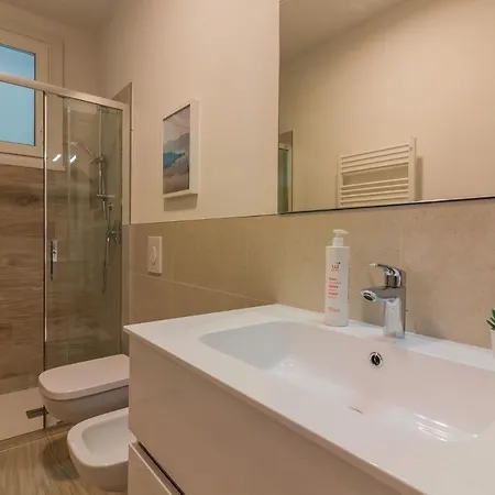 Guesthost - Lezzeno Beautiful View 1&2 레체노