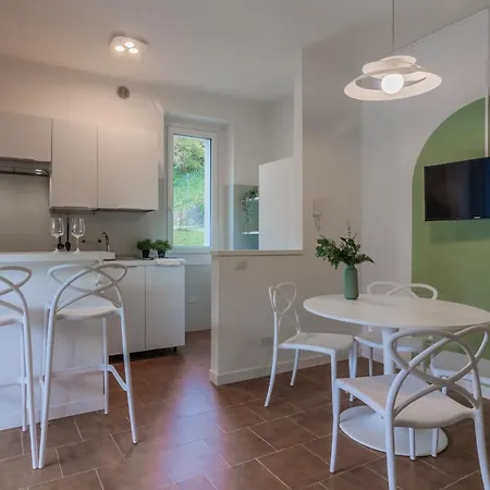 아파트 Guesthost - Lezzeno Beautiful View 1&2