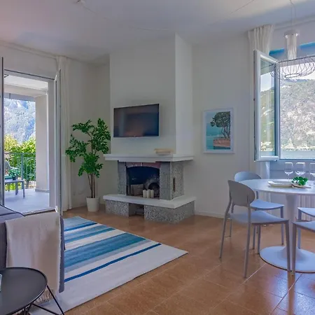 아파트 Guesthost - Lezzeno Beautiful View 1&2 *