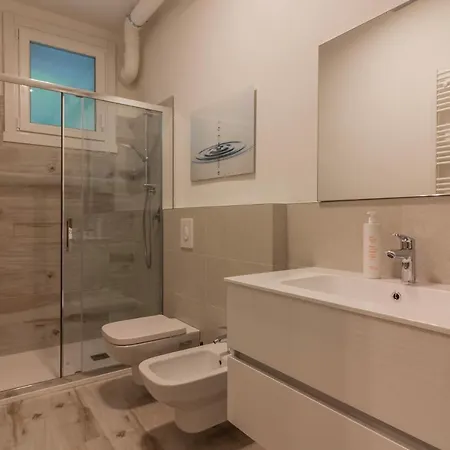 Guesthost - Lezzeno Beautiful View 1&2